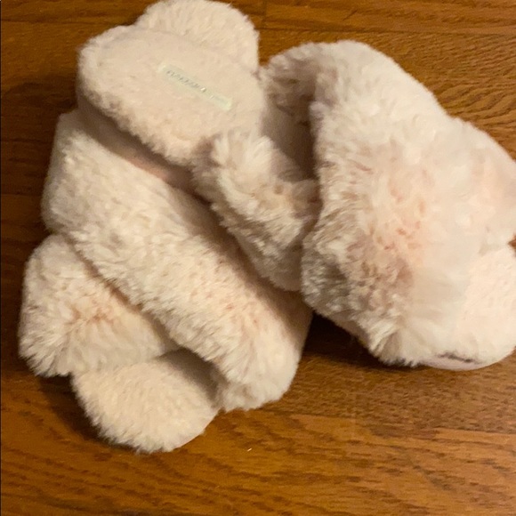 Slippers - Picture 2 of 5